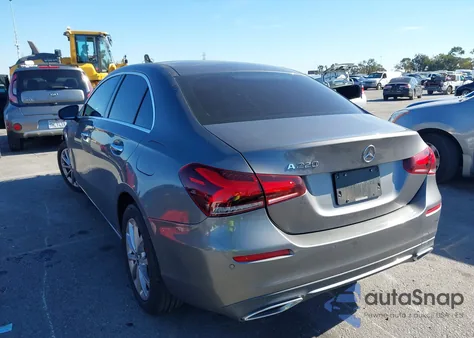 2020 Mercedes-Benz A 220 z USA, uszkodzony, nr VIN W1K3G4EB5LW044996